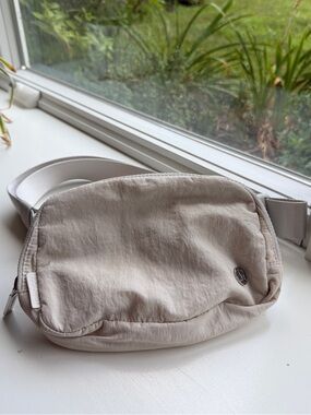 lululemon athletica Light Beige Crossbody Belt Bag - Neutral Tone